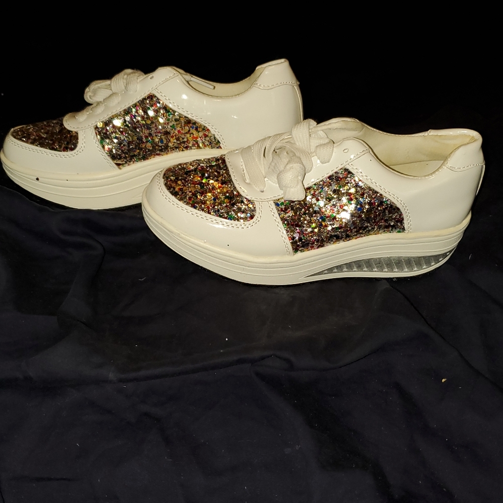 Sneakers - Picture 4 of 6